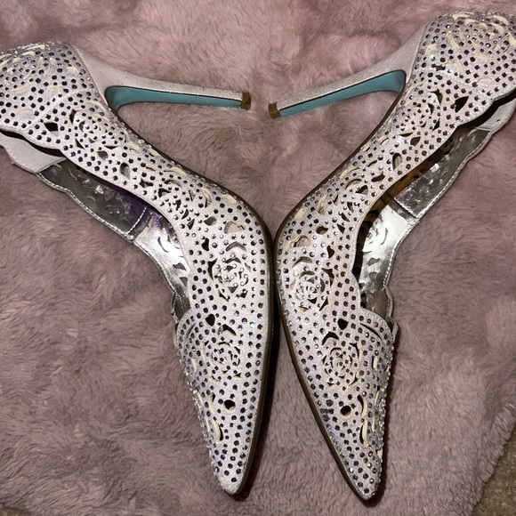 Betsey Johnson ELSA Silver Cutout pointed toe Heels 8 bride bridal wedding - Picture 10 of 15